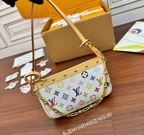 [듀티프리 공장] L. LV x TM 포쉐트 악세수아